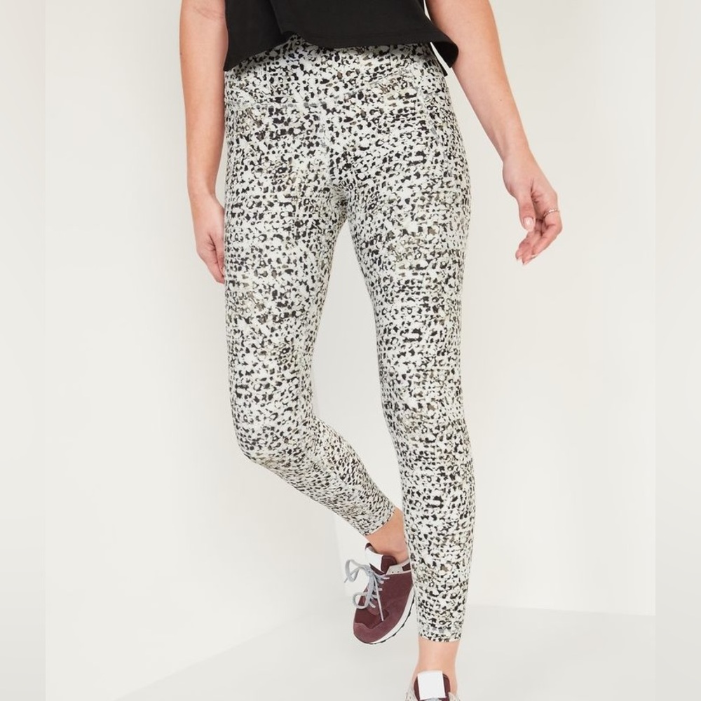 Size Small Old Navy Powersoft Leggings with Side Pockets